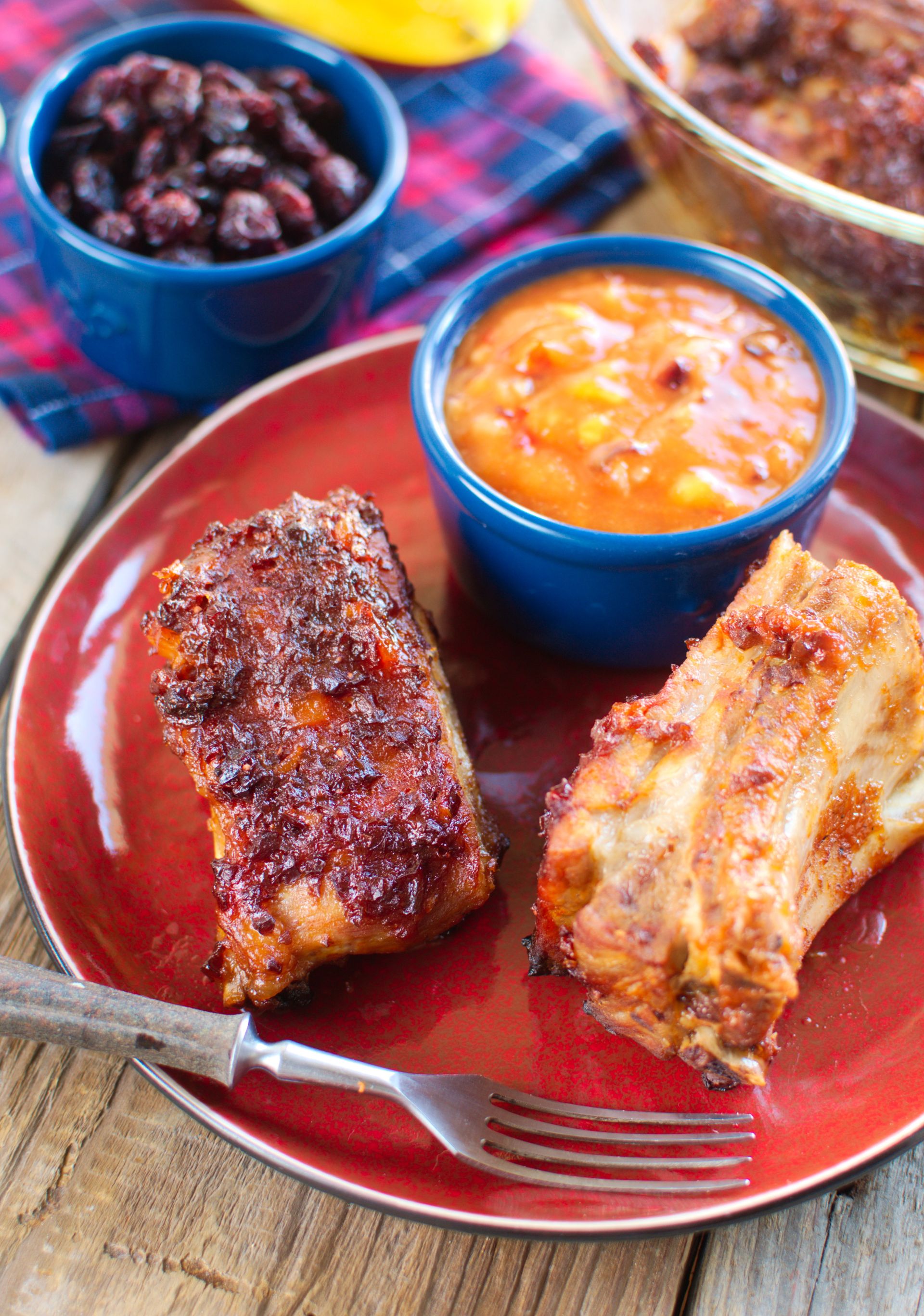 Żeberka w sosie bbq z żurawiną i sosem mango