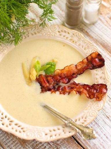 Zupa krem z białych szparagów
