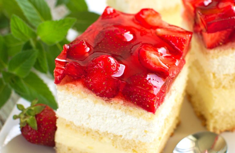 Ciasto truskawkowe trifle