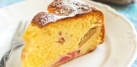 Ciasto z budyniem i rabarbarem