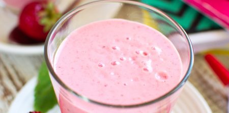 Koktajl truskawkowy z płatkami owsianymi