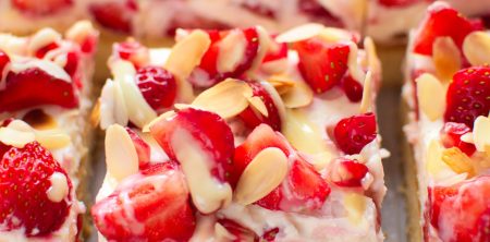 Kruche maślane ciasto z truskawkami i mascarpone