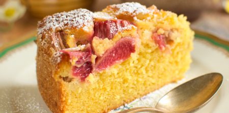 Migdałowe ciasto z rabarbarem i pomarańczą