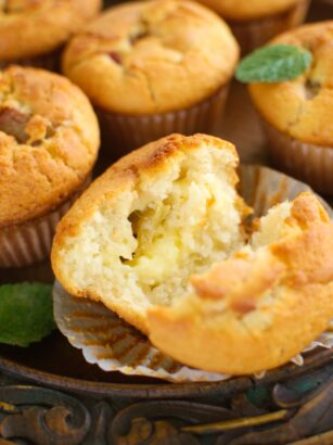 Muffinki z rabarbarem i budyniem