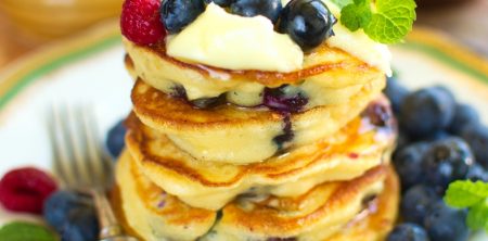 Placki budyniowe z borówkami