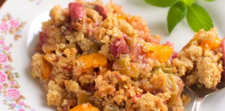 Rabarbar z mandarynkami zapiekany pod owsianą kruszonką