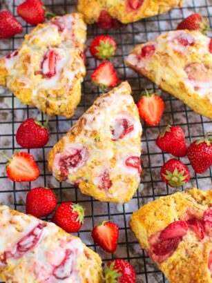 Scones z truskawkami