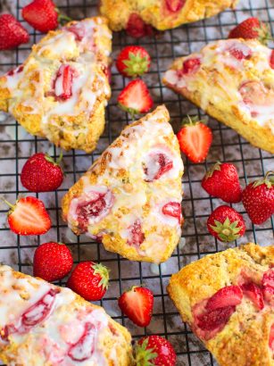 Scones z truskawkami