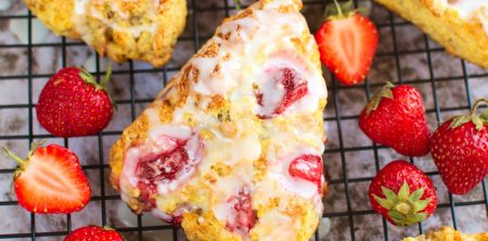 Scones z truskawkami