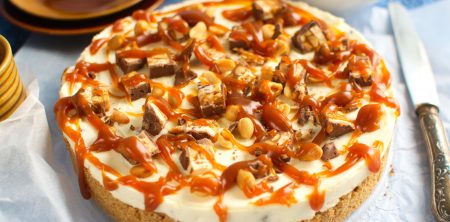 Sernik na zimno snickers