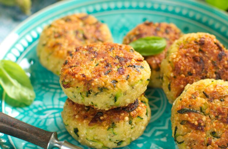 Kotleciki z cukinii z quinoa i parmezanem
