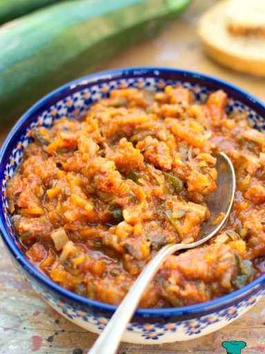 Bigos z cukinii z pieczarkami