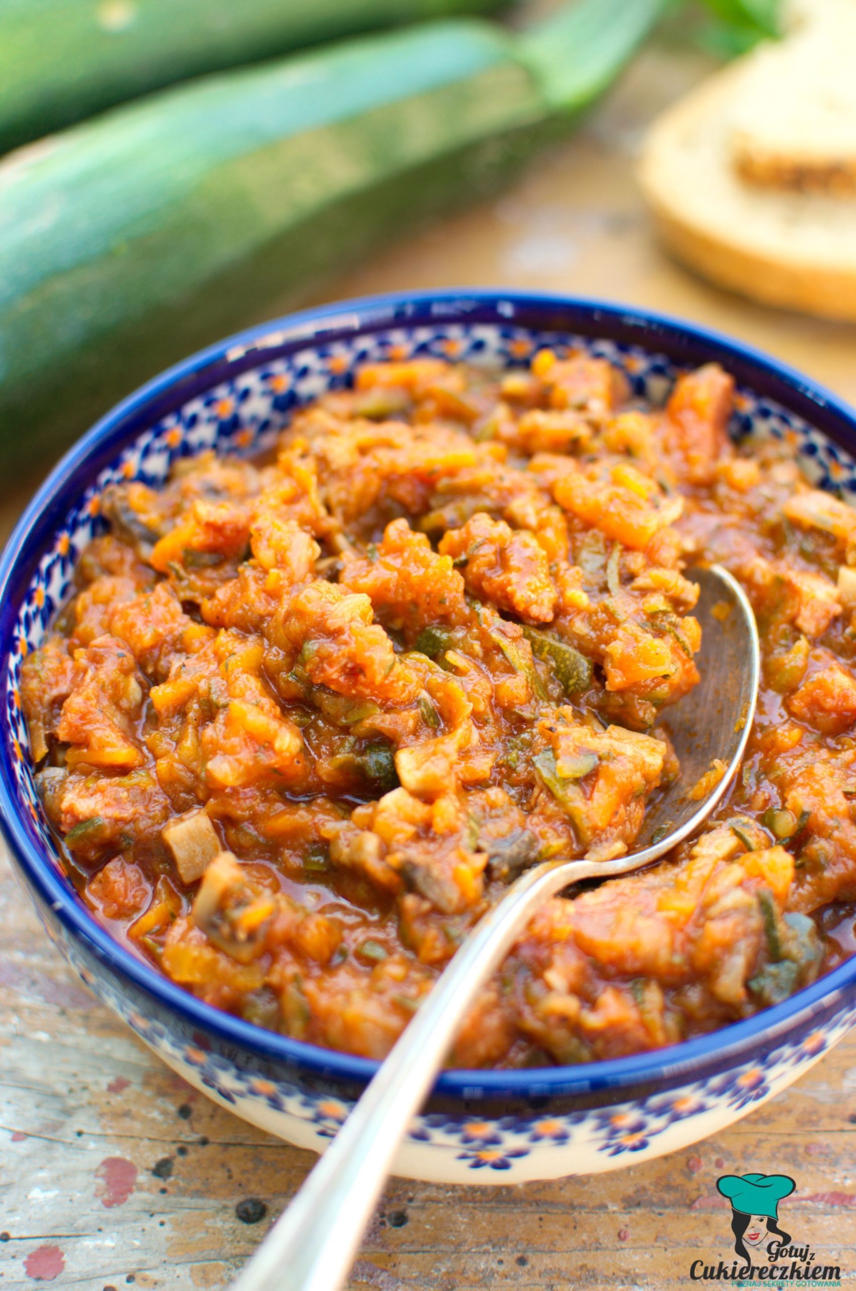 Bigos z cukinii z pieczarkami