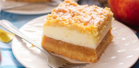 Szarlotka z budyniową pianką