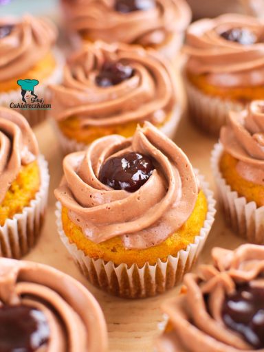 Muffinki dyniowe z kremem nutellowym i powidłami