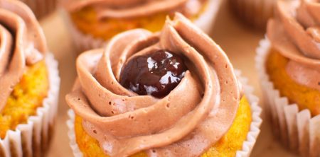 Muffinki dyniowe z kremem nutellowym i powidłami