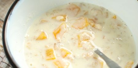 Owsianka jogurtowa z brzoskwinią