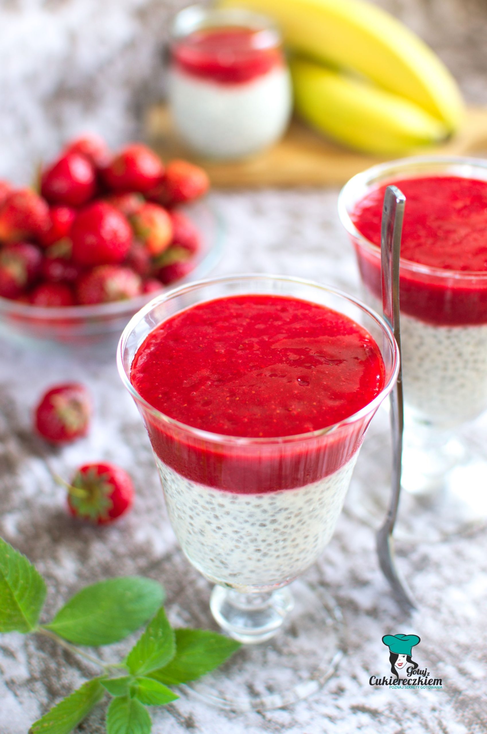 Pudding chia z musem truskawkowym