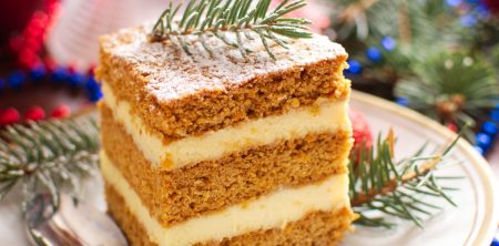 Sernik gotowany w cieście miodowym