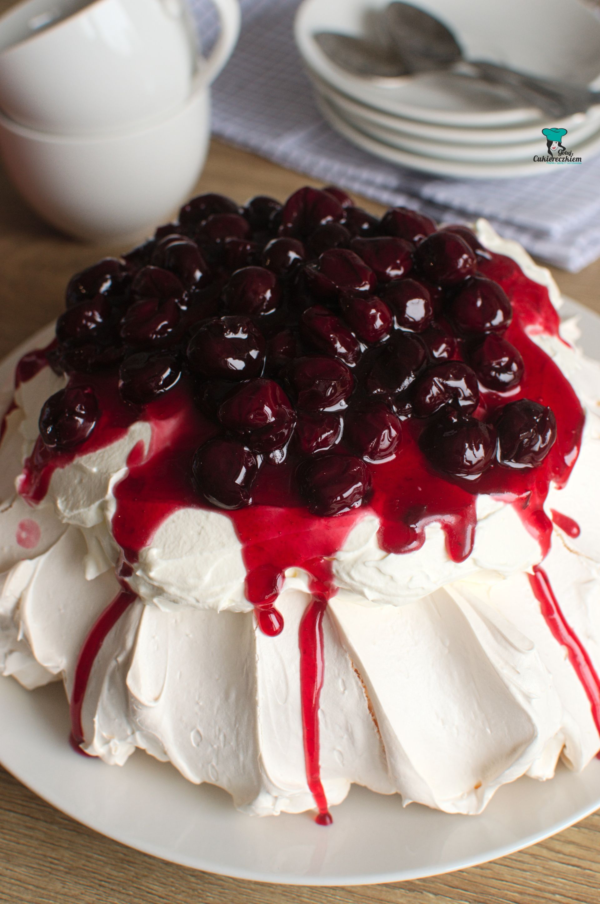 Beza Pavlova z wiśniami