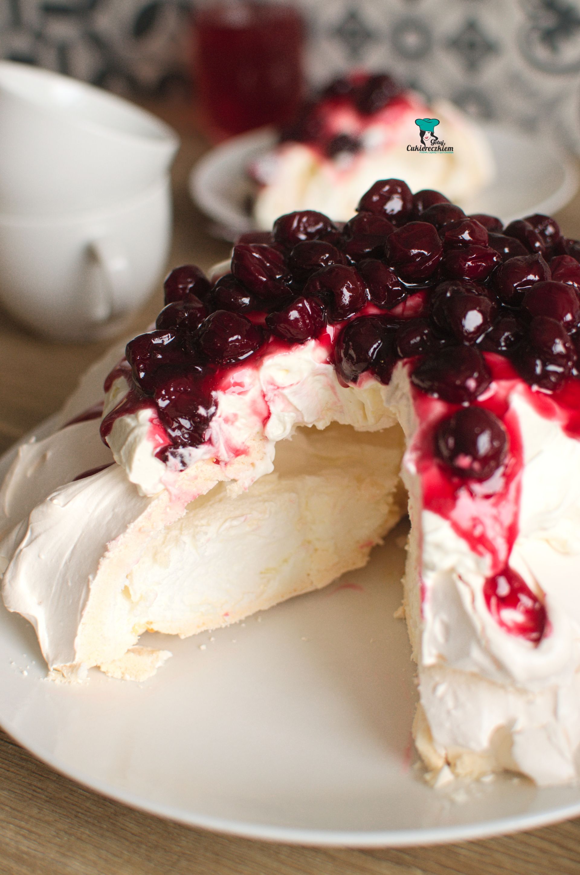 Beza Pavlova z wiśniami