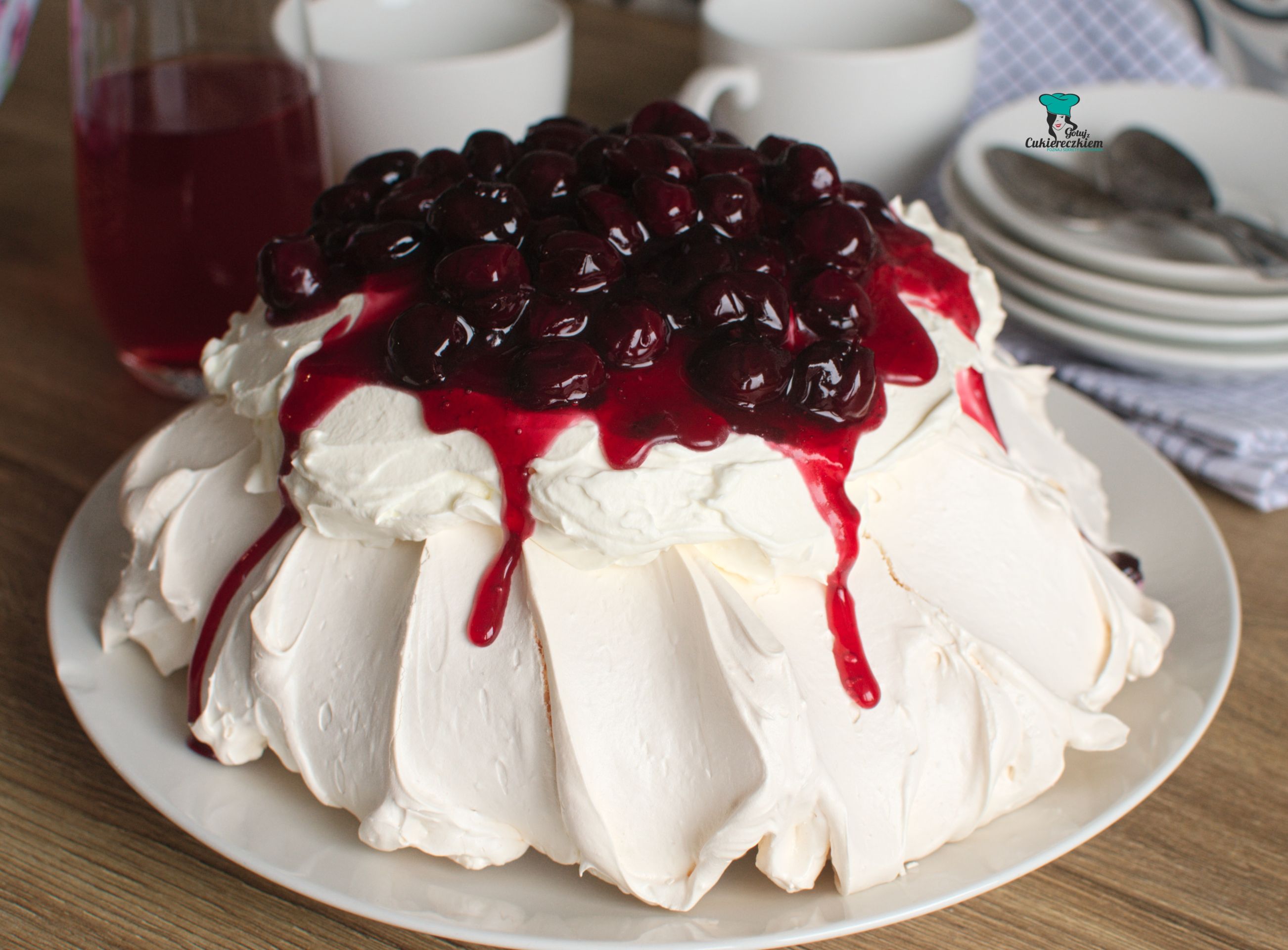 Beza Pavlova z wiśniami