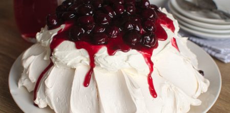 Pavlova z wiśniami