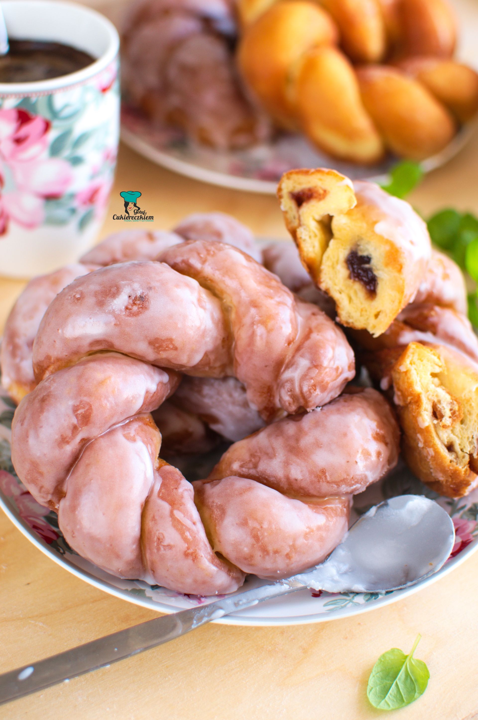 Pączki wianuszki z marmoladą