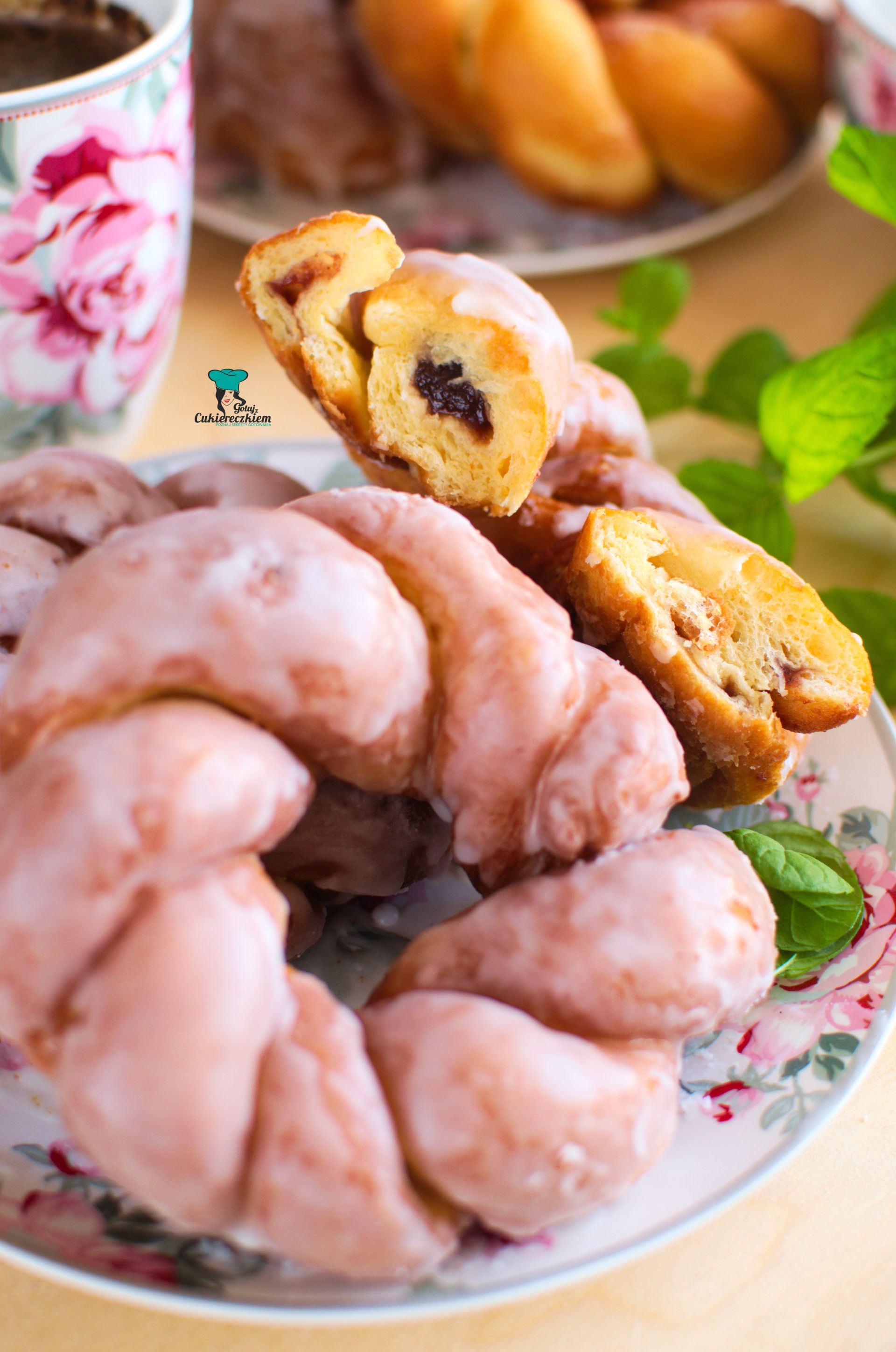 Pączki wianuszki z marmoladą