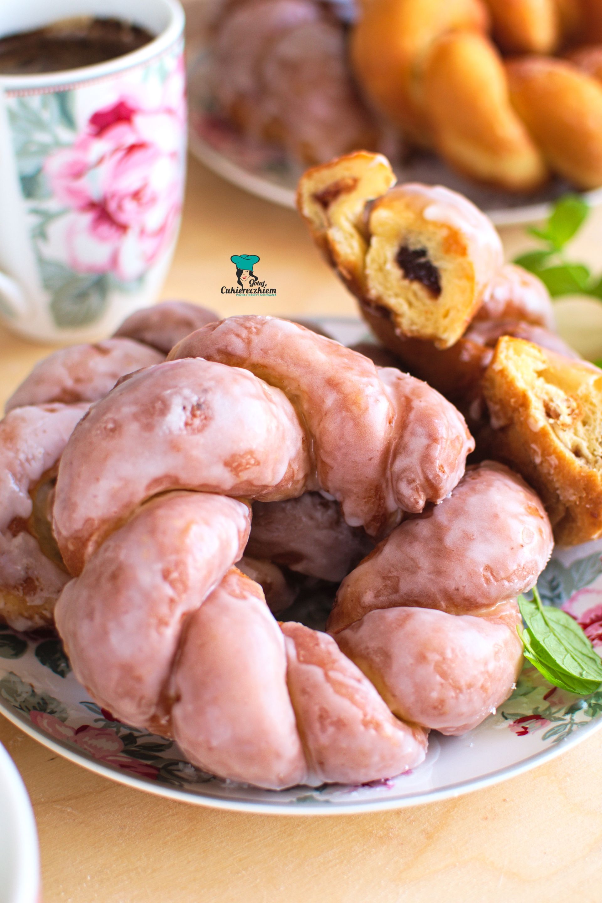 Pączki wianuszki z marmoladą