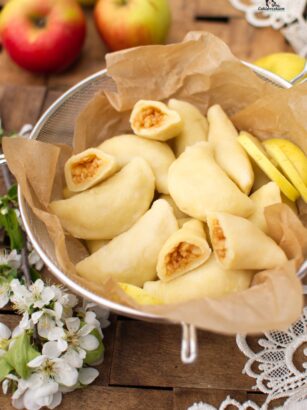 Pierożki serowe z jabłkami