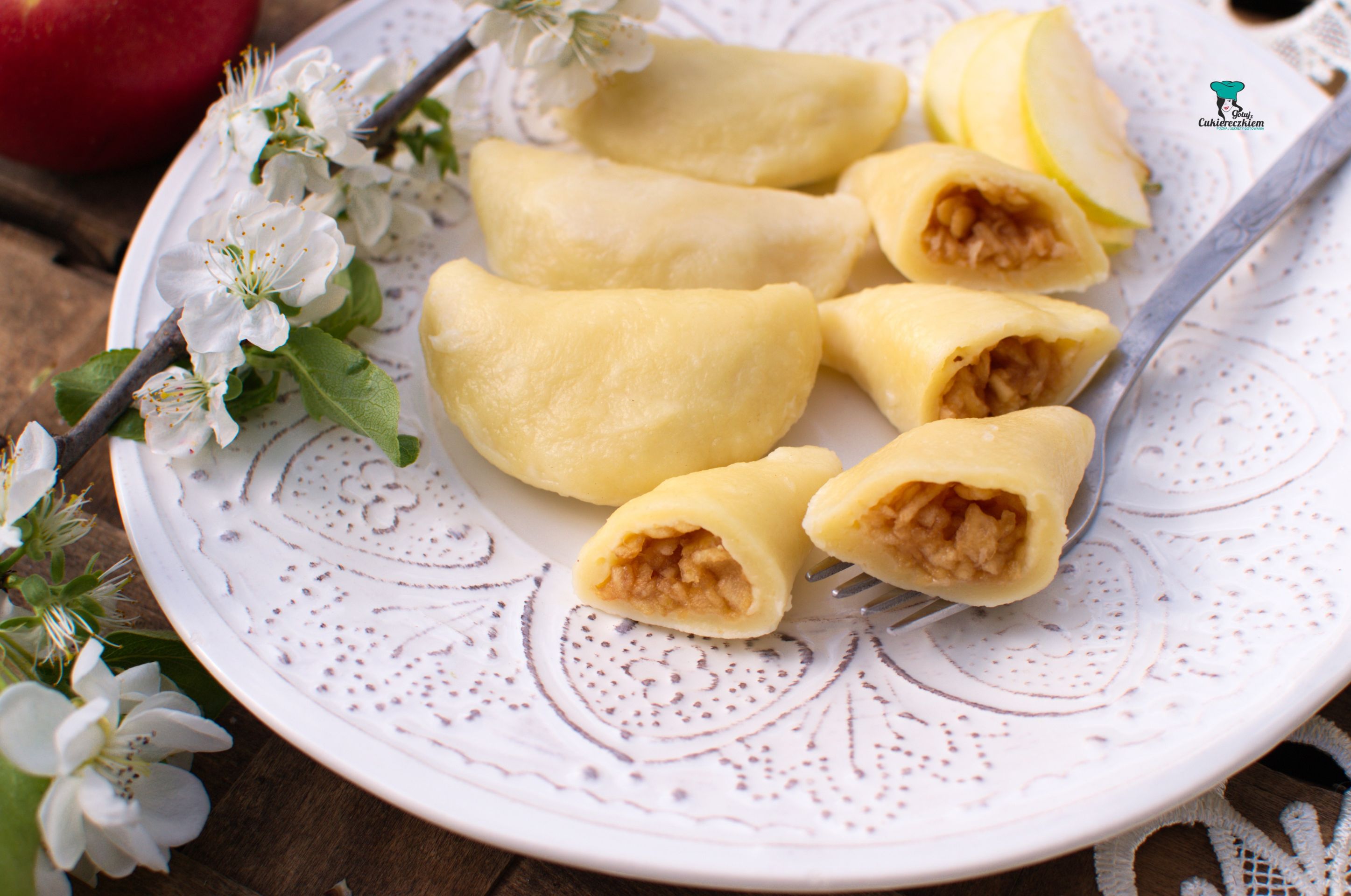 Pierożki serowe z jabłkami