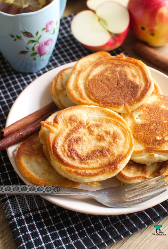 Placuszki kefirowe z jabłkami