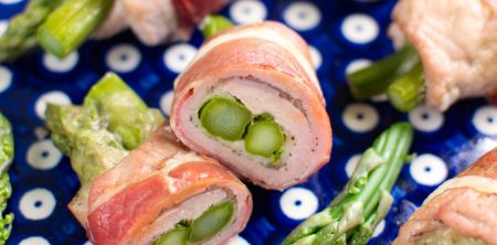 Roladki z polędwiczek ze szparagami i mozzarellą