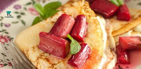 Naleśniki z kremem i rabarbarem