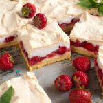 Muffinki na samych białkach z truskawką
