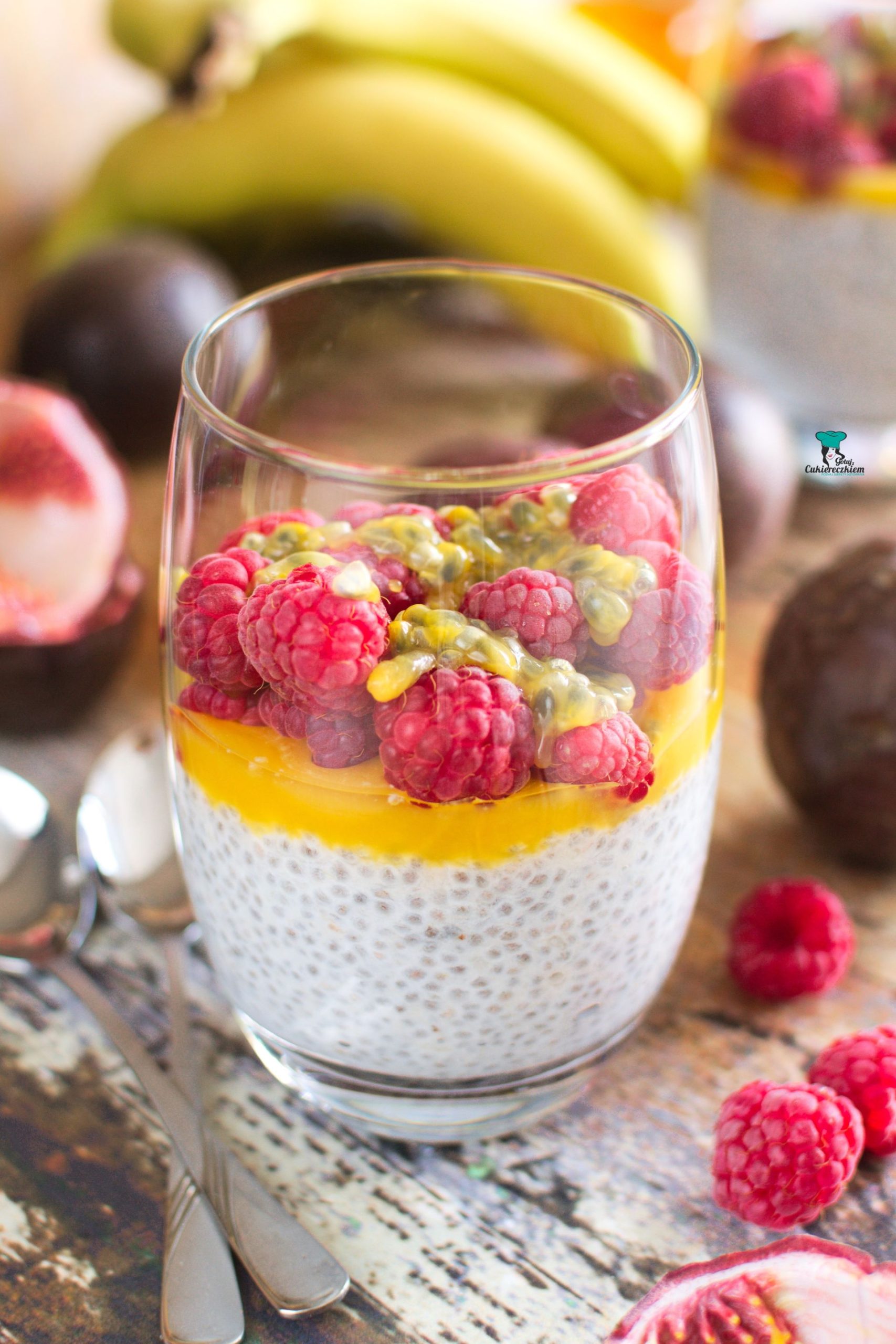 Pudding chia z malinami i marakują