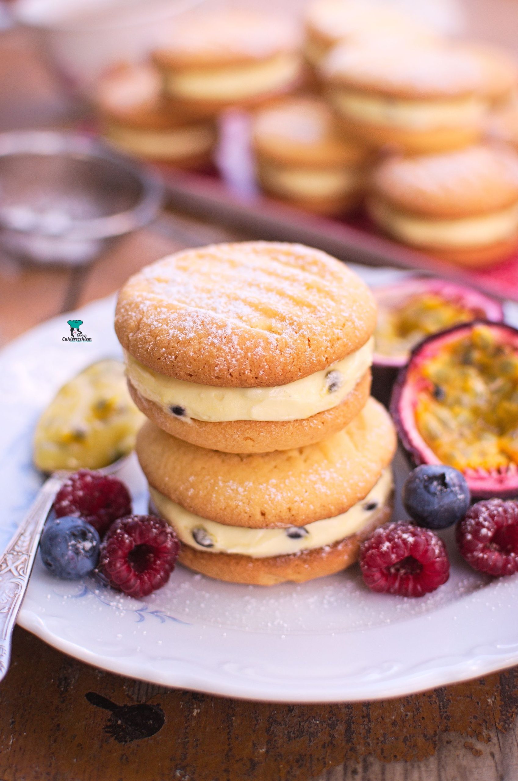 Kruche maślane ciasteczka z marakują (Passion fruit Melting Moments)