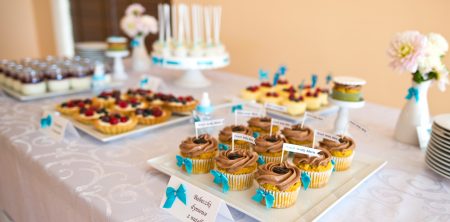 Słodki stół przygotowany na chrzciny Adasia