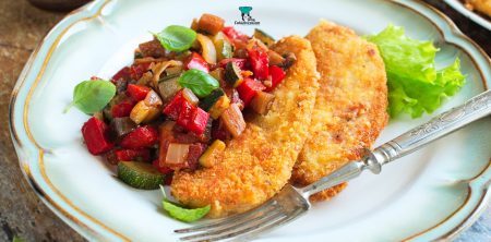 Parmezanowy kurczak z letnimi warzywami