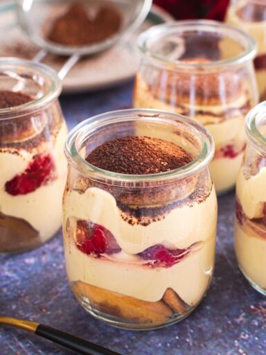 Tiramisu kajmakowe z malinami