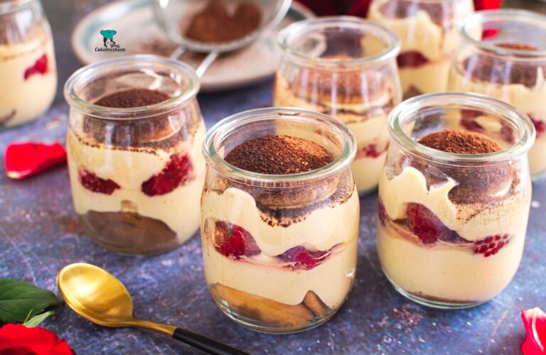 Tiramisu kajmakowe z malinami