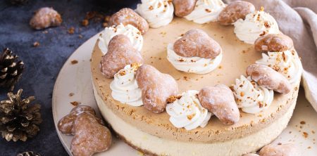 Sernik z musem pierniczkowym