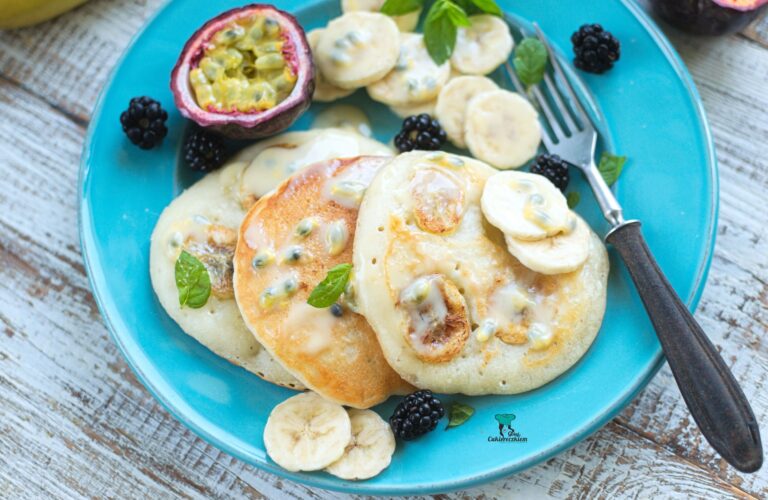 Wegańskie placki kokosowe z bananem i marakują
