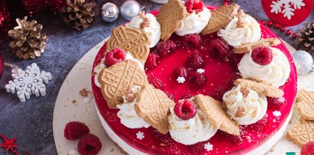 Świąteczny sernik na zimno z malinami