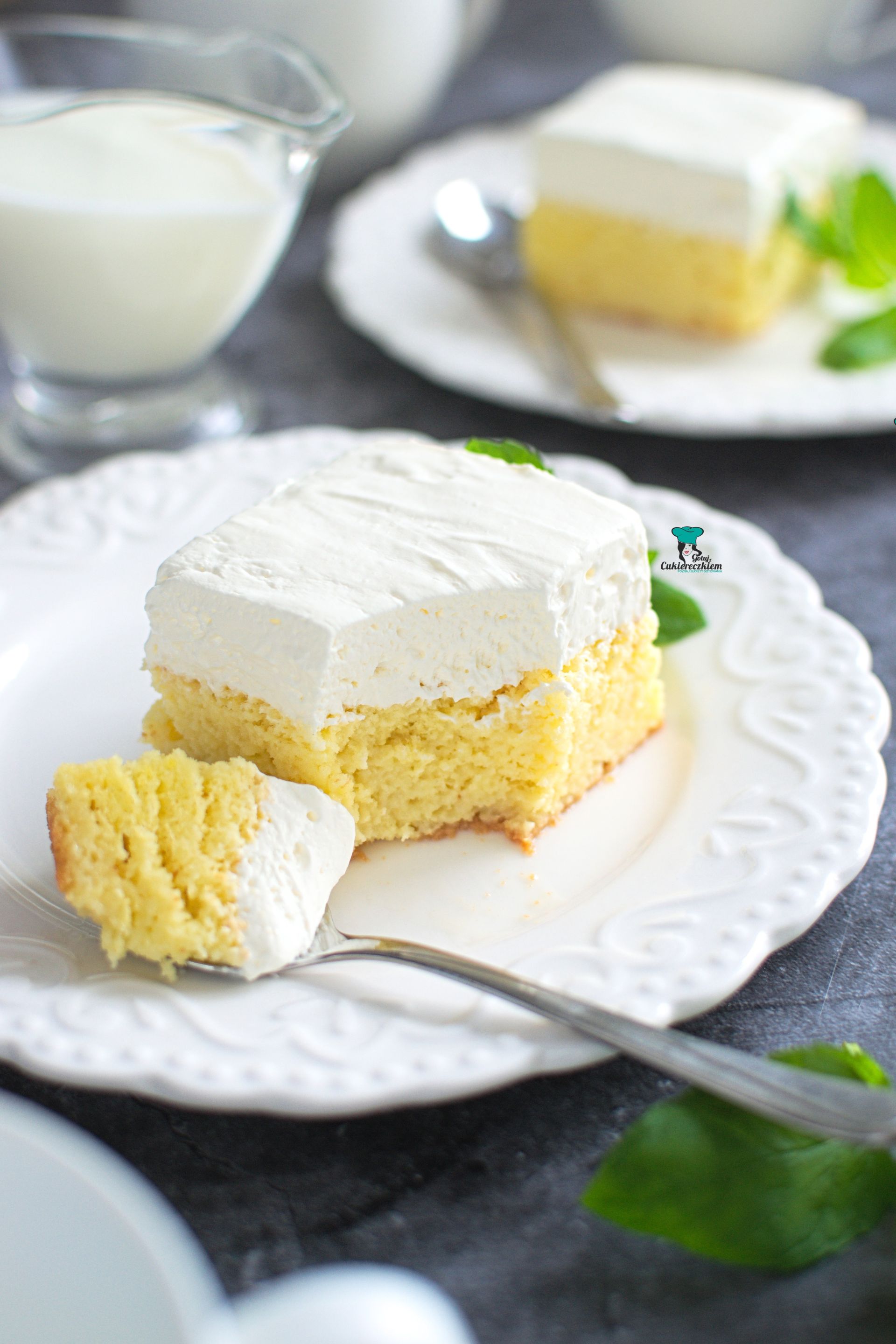 Tres leches (meksykańskie ciasto mleczne)
