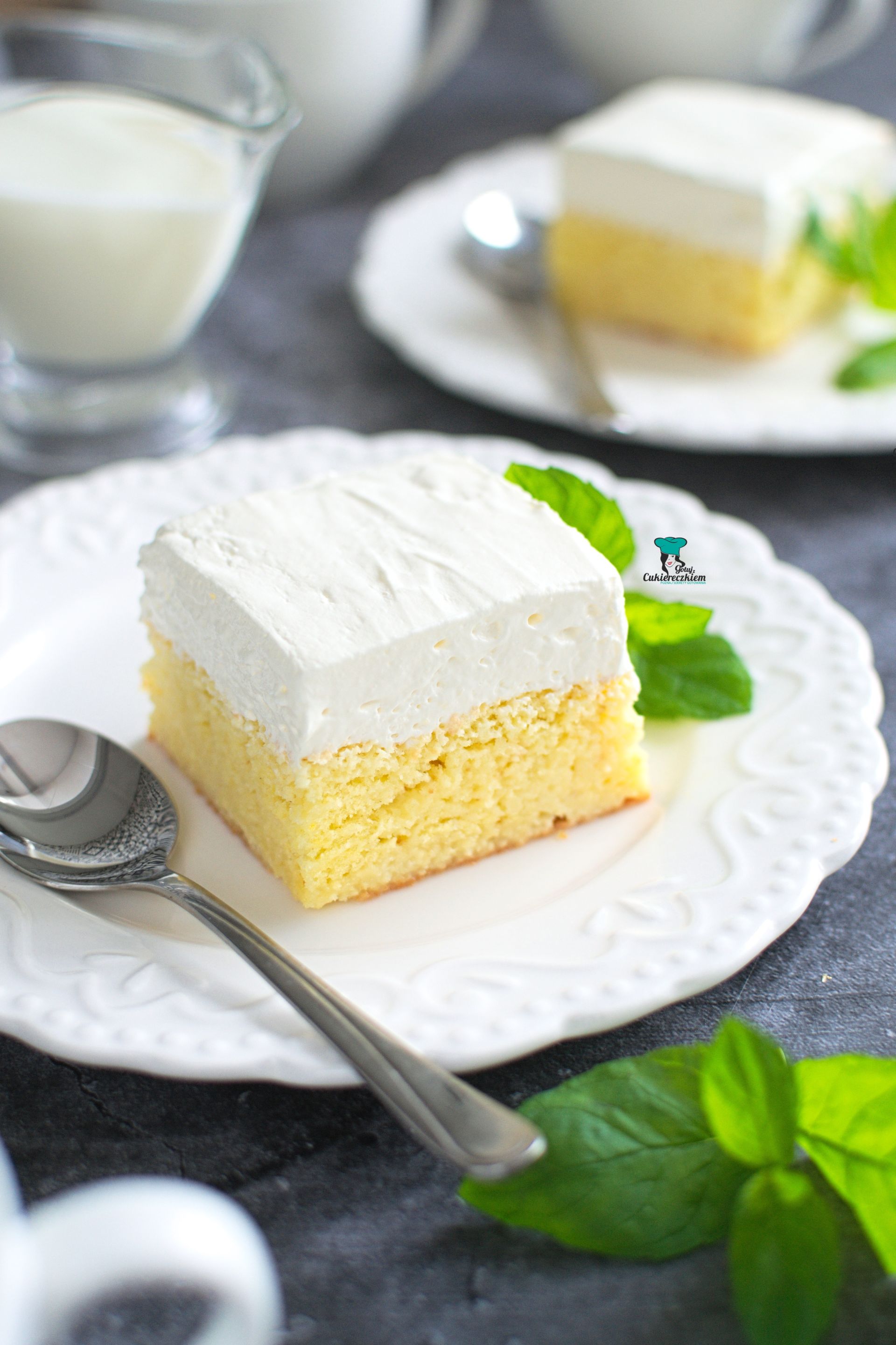 Tres leches (meksykańskie ciasto mleczne)