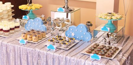 Słodki stół przygotowany na roczek Olusia