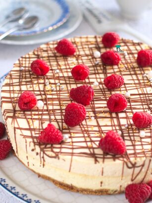 Sernik z musem karmelowym