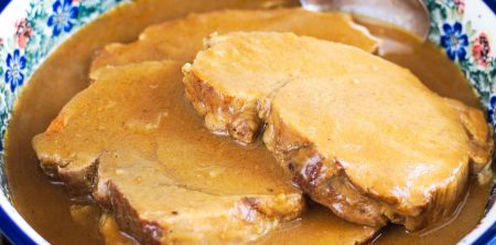 Sztuka mięsa w rumianym sosie